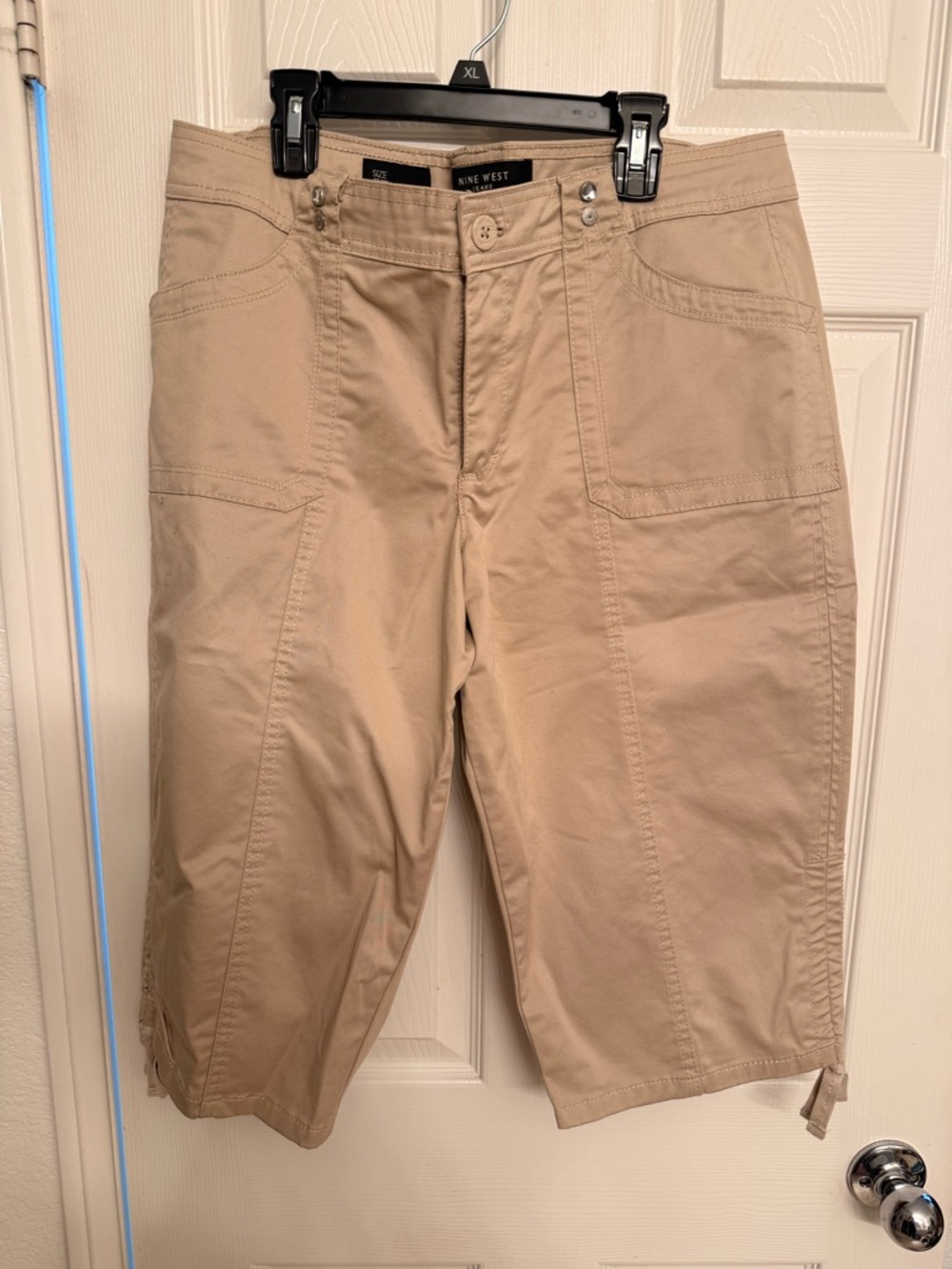 Nine West Tan Utility Cargo Knee-Length Shorts
Look at photos.